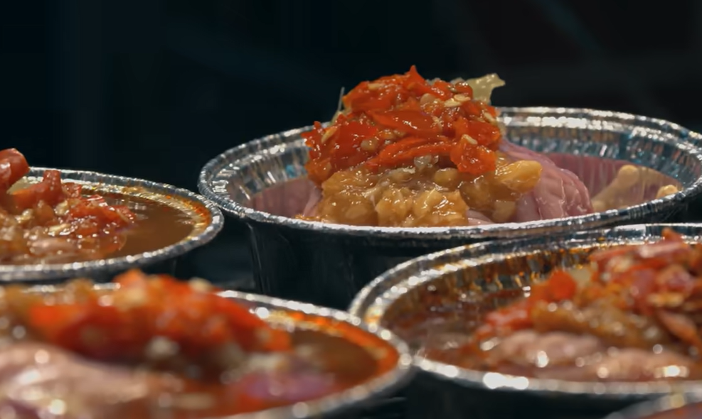 Take you to taste the spicy street food in Chengdu, China